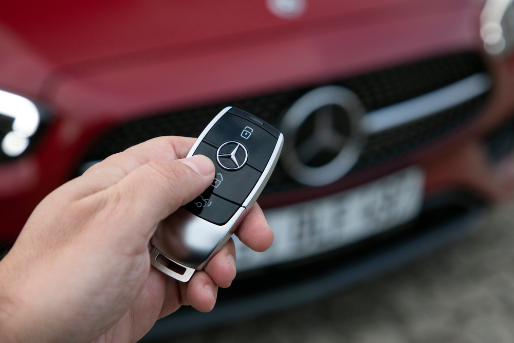 Mercedes-Benz key replacement is used to unlock a red Mercedes-Benz E-Class.